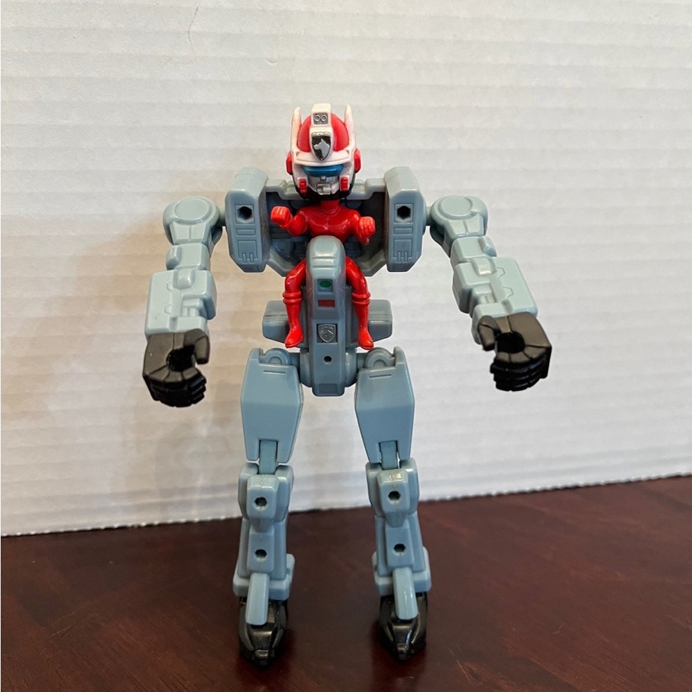 VNTG 2004 Bandai 7” Transformer. (Bandai TM & BVS)